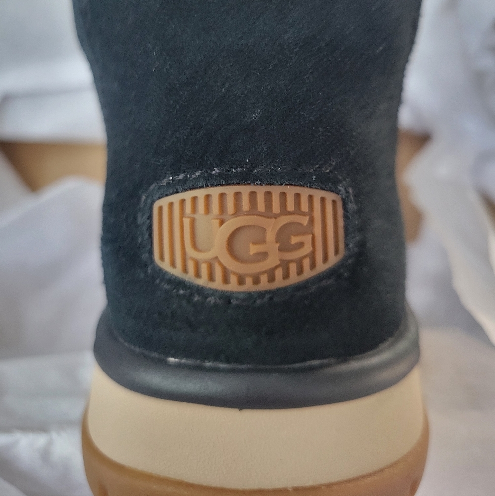 NIB women's UGG Lakesider Heritage Mid black size 5!  Retails $130 - Picture 8 of 9